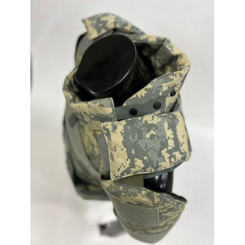 Военный бронежилет пиксельный с плитами в Омске